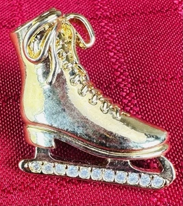 Goldfarbene Schlittschuh Krawatte Tac Pin Brosche Strass Weihnachten signiert Avon - Bild 1 von 4