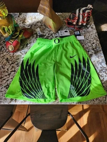 Oregon DUCKS 2017-18 Electric Green  Nike Wings Shorts Sz m Cover