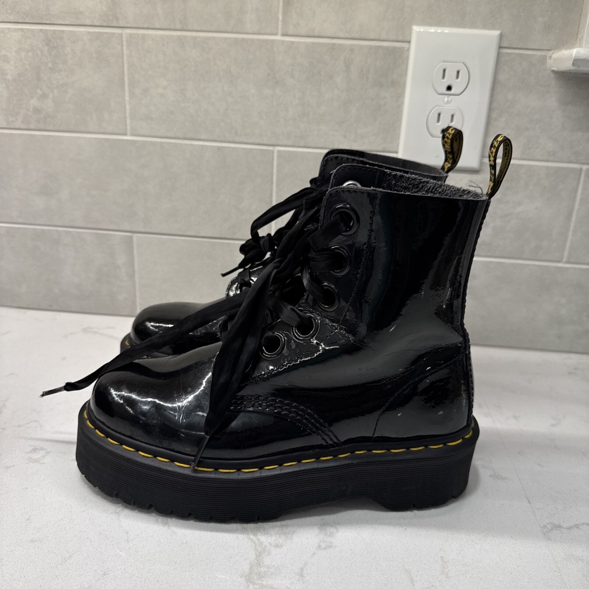 【美品、箱付き】Dr. Martens MOLLY UK4サイズ Molly Women's Leather Platform Boots in Black Buttero | Dr