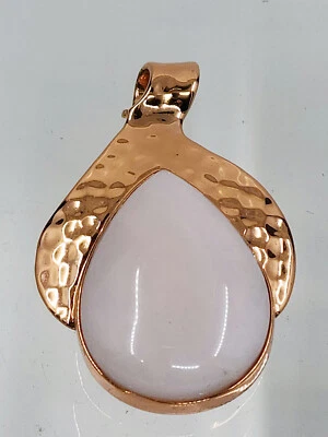 ВИНТАЖНЫЙ ПОДПИСАННЫЙ DTR РОЗОВОЕ ЗОЛОТО ТОН КОВАНАЯ ТЕКСТУРА АГАТ ПОДВЕСКА - Изображение 1 из 4