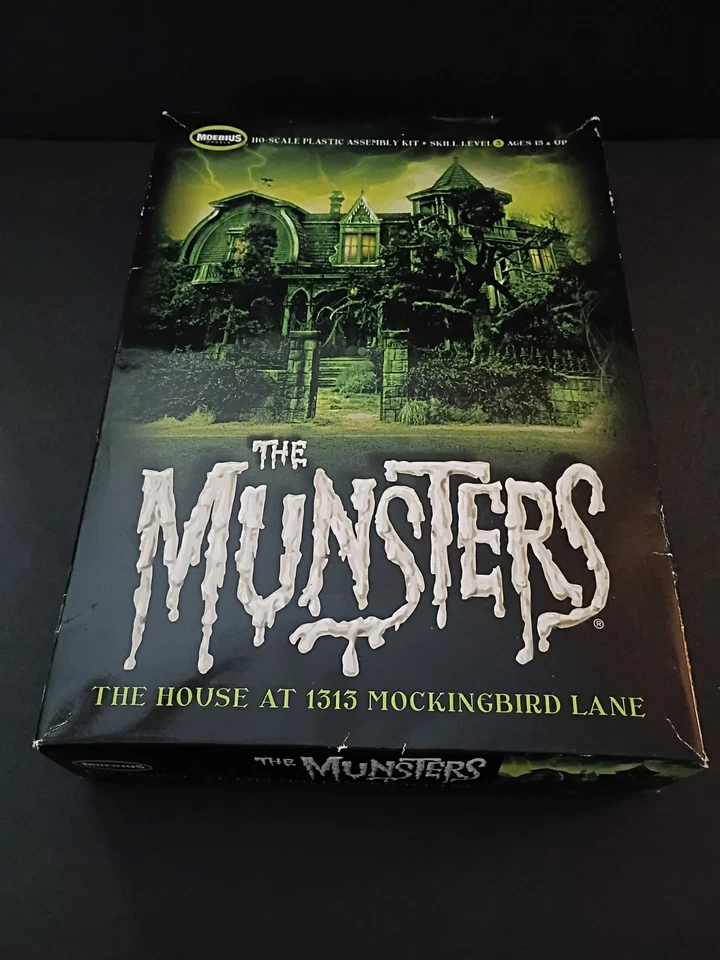  The Munsters House at 1313 Mockingbird Lane Moebius Modelos Kits Nuevo Escala HO Foto 1 de 4