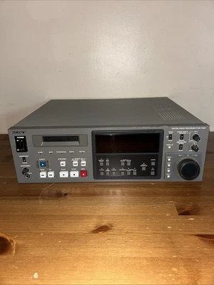 Sony PCM 7040 Digital Audio Tape Recorder DAT Deck Powers On Untested - Image 1 of 4