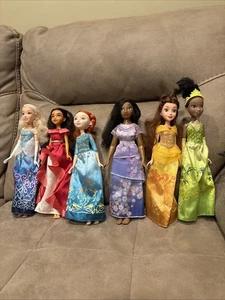 Lotto Bambole Disney Princess Fashion (6) Belle Tiana Cenerentola Merida Isabela - Foto 1 di 14