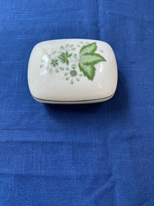 Beautiful Antique Porcelain Trinket Box By Hollohaza Floral & Gold Gild - Picture 1 of 8