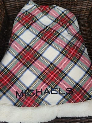 Falda árbol a cuadros Pottery Barn Stewart con monograma Michaels Foto 1 de 3