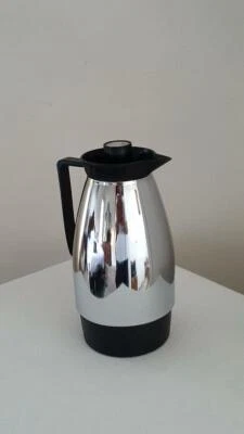 TERMO FRASCO DE VACÍO - Cromo y Negro - Capacidad 1 Cuarto - Líquido Frío Caliente - De Colección Foto 1 de 4