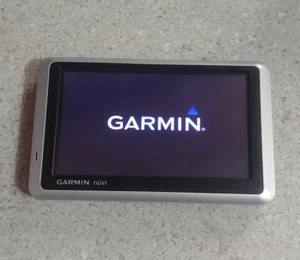 LIQUIDACIÓN - Garmin Nuvi 1300 GPS Pantalla Táctil con Estuche de Almacenamiento y Adaptador de Corriente 12v - Imagen 1 de 4