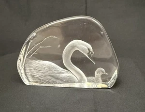 Matten Jonasson Schweden graviert Voll Bleikristall Schwan mit Babyskulptur - Bild 1 von 11