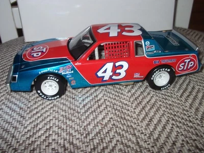 Richard Petty #43 STP Daytona 500 50th 1981 Buick Regal color líquido acción 1:24 Foto 1 de 4