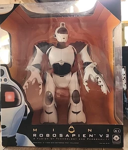 Robosapien V2 Mini Electronic 9" Robot Figure 2005 NEW IN BOX FREE SHIPPING - Picture 1 of 6