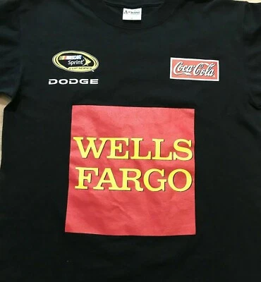 CAMISETA KYLE PETTY NASCAR #45 WELLS FARGO CHASE AUTÉNTICA NEGRA NUEVA CON ETIQUETAS X-LGE Foto 1 de 3