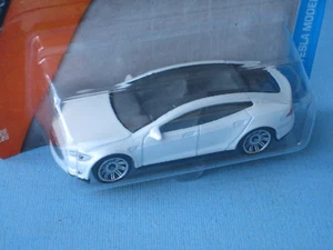Matchbox Tesla Model S White 75mm EV Toy Model Car in BP USA e - Picture 1 of 2