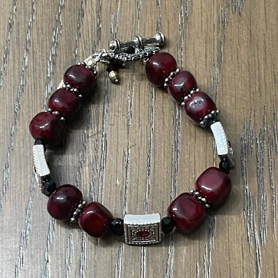 Pulsera hecha a mano con cuentas para mujer roja cierre de palanca pluma encanto boho nativo Foto 1 de 4