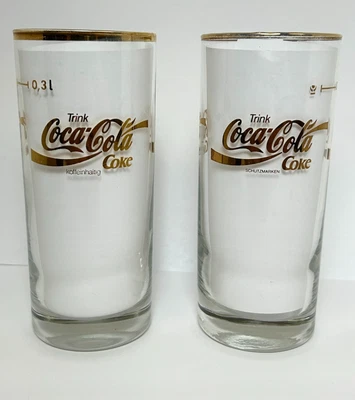 Lote de 2 copos de Coca-Cola com acabamento dourado de 0,3 L Koffeinhaltig Schutzmarken - Imagem 1 de 4