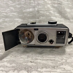 Vintage Kodak Brownie Super 27 Camera Kodak Lens f/8 with Built-in Flash -- 2829 - Picture 1 of 13