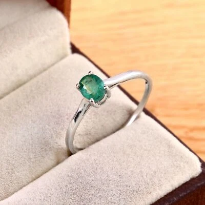 Anello con smeraldo naturale in argento sterling 925 con grappolo di alone... - Immagine 1 di 3