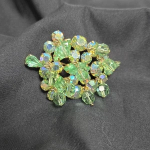 Broche Kramer Vintage Peridoto Verde Cristal Facetado Estrás Racimo Cuelga - Imagen 1 de 9