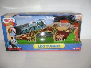 NEU Fisher Price Thomas & Friends Holzbahn Zug LOG TUNNEL Holz AUSVERKAUFT - Bild 1 von 8