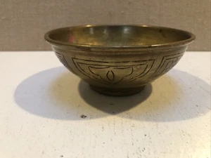 Ciotola cinese vintage in ottone inciso 2 x 4,5 - Foto 1 di 12