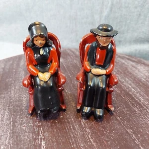 Vintage S&P Hand-Painted Amish Couple Figurines Sitting In Red Rocking Chairs - Picture 1 of 19
