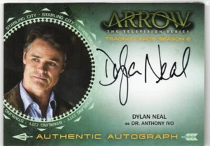 Arrow Temporada 2 2015 Cryptozoic Autógrafo DN Dylan Neal como el Dr. Anthony Ivo - Imagen 1 de 2