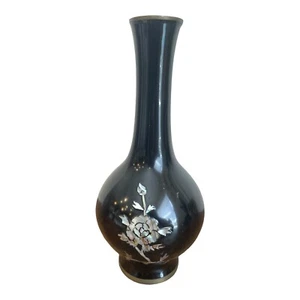 VINTAGE MOTHER OF PEARL INLAY BLACK ENAMELED BRASS BUD VASE KOREA - Picture 1 of 10