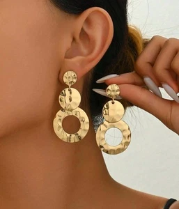 Pendientes colgantes de aro martillado oro brillante de 2 1/4" con clip - Imagen 1 de 4
