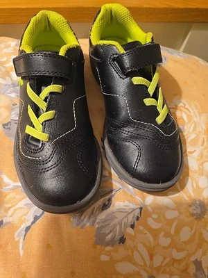 Clarks Boys Football Black Shoes Size 11G Excellent Condition Hardly Worn - Image 1 of 4