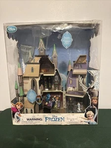 Disney FROZEN Original Castillo Arendelle Juego con 5 Figuras y 7 Piezas de Muebles - Imagen 1 de 11
