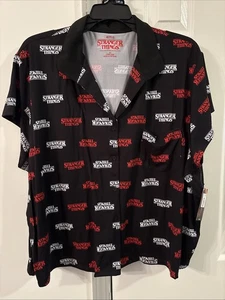 Stranger Things Schlafanzug mit Kurzarmshirt und Shorts 3X - Bild 1 von 9