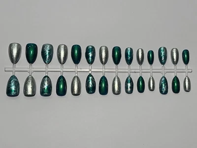 28 件套绿色/银色杏仁形手绘凝胶波兰假指甲 — 第 1/2 张图片