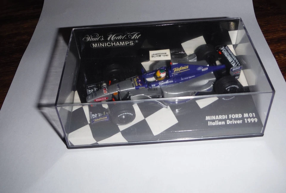Minichamps 1:43 Luca Badoer Minardi M01 F1 1999 Italian Driver 430990020 - Image 1 of 1