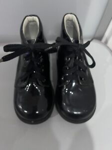 CLARKS - Black Patent Girls Boots with heart on side - Size 25 E+ GUC