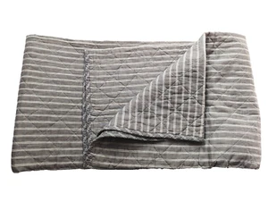 Tagesdecke Bettüberwurf 140x180 Decke Steppdecke Plaid Grau mit weißen Streifen - Bild 1 von 2