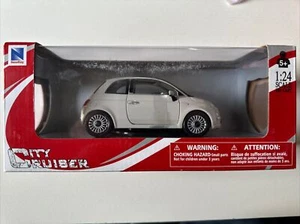Fiat 500 modellino Die-Cast scala 1:24 new ray - Foto 1 di 3