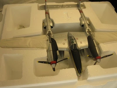 EXTREMADAMENTE RARO P38 J Iluminación 1:48 Metal Diecast Armadura Colección EE. UU. AAF 98113 Foto 1 de 4