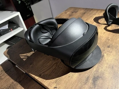 Meta Quest Pro 256GB VR Headset with lots of accessories - Image 1 of 4