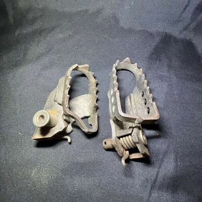 Clavijas de pie Yamaha TTR 125 TTR125 2000-2022 4DA-27411-00-00 4GY-27421-00-00 Foto 1 de 4