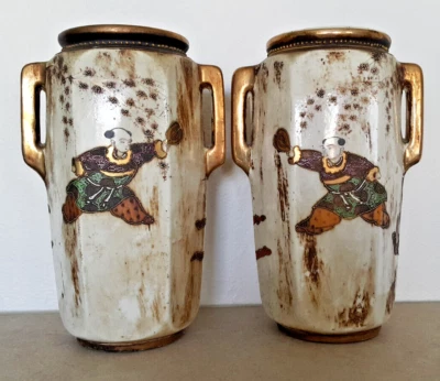 Paire de vases anciens Japon début XX° ou avant, décors symétriques - Photo 1/4