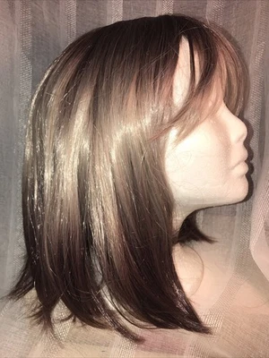 Peluca de mujer nueva sin etiquetas flequillo hasta los hombros realista sintético marrón alto cabello Foto 1 de 4