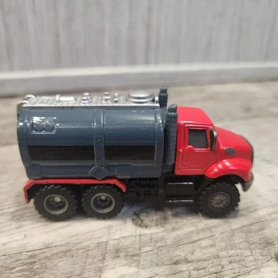 Camión cisterna Tonka fundido a presión Hasbro gas natural 2012 rojo 3,5" Funrise Foto 1 de 4