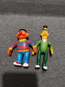4# Vtg 1985 Tara Toys Sesame Street Ernie & Bert Articulated 3" Action Figures - Picture 1 of 2