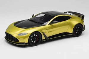 TS0453 Aston Martin V12 Vantage Final Edition Cosmopolitan Yellow Top Speed 1/18 - Foto 1 di 6