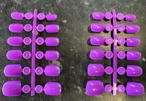 4x Gefälschte Lila Kurze Kunststoff Runde Spitze Fischgräten Nägel Finger Zehen Profi - Bild 1 von 2