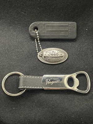 2 llaveros Jeep Go Anywhere Do Anything y abrebotellas Penguin original Foto 1 de 3
