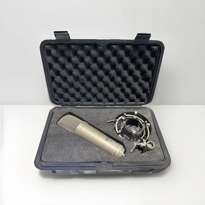 MXL 909 Professional Condenser Microphone W/Shock Mount/Hard Carry Case - Image 1 of 4
