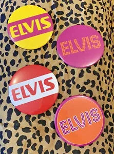 GENUINE ELVIS 2022 MOVIE FILM PROPS BIG TIN FAN BADGE SET *SCREEN FEATURED* NM! - Bild 1 von 3