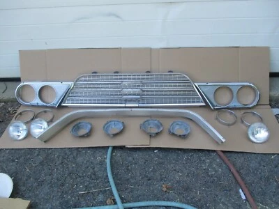 1964 chrysler newport grille with item shown in photos very nice see photo Foto 1 de 4