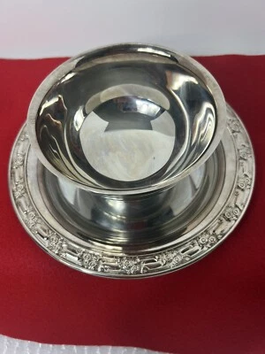 Vintage 1970s Oneida Silver Plate Gravy Boat, 7.5”, Attached Drip Tray - Image 1 of 4