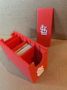ST. LOUIS CARDINALS Plastikkarten Aufbewahrungsbox (fasst 350) mit 50 verschiedenen Karten - Bild 1 von 12